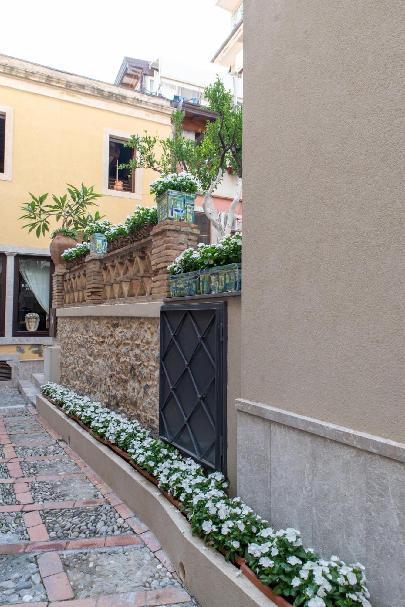 Villa D'Orville Luxury Suites Taormina Kültér fotó