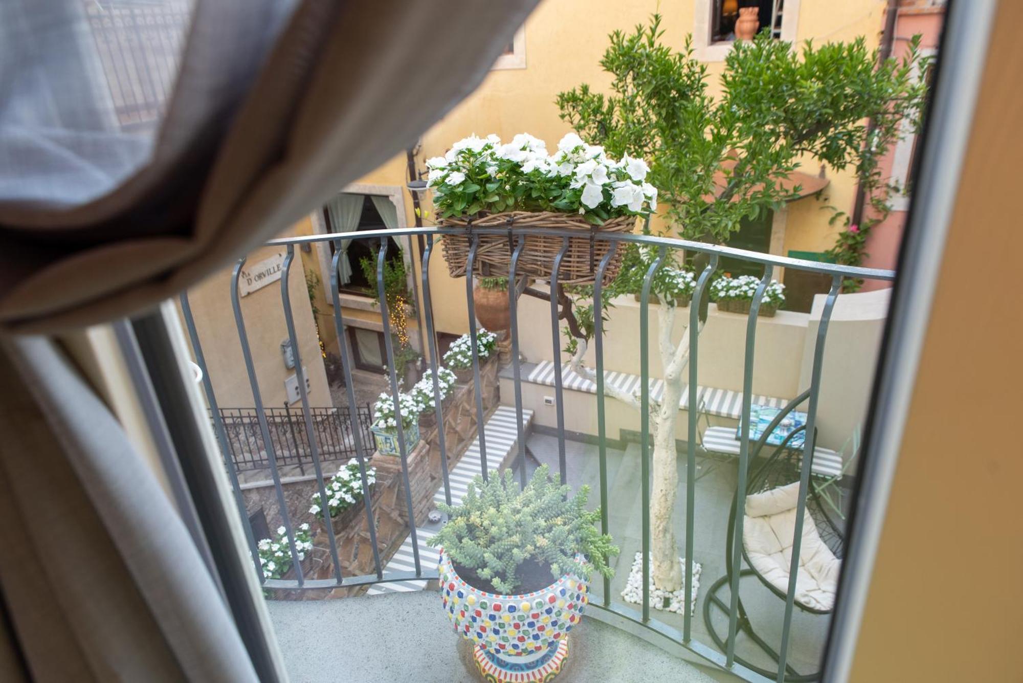Villa D'Orville Luxury Suites Taormina Kültér fotó