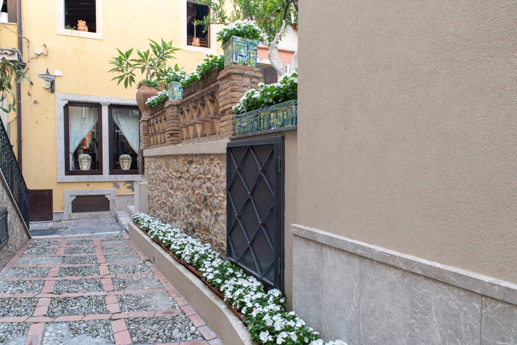 Villa D'Orville Luxury Suites Taormina Kültér fotó